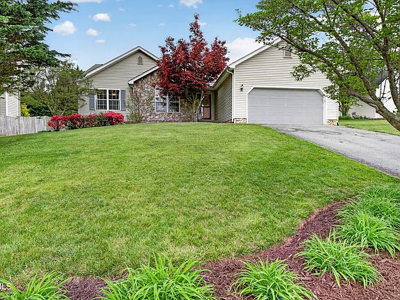 2nd image of 319 Leslie Ct