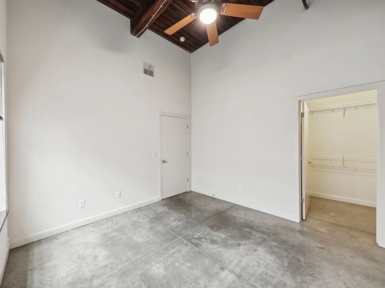 Stadium Loft Apartments — Photo 34