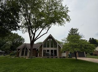 616 Moccosin Rd, Greenwood, IN 46142