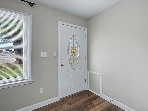 3rd image of 2619 Keenan Ave