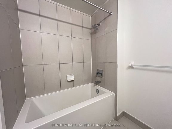 4th image of 60 Princess St #725