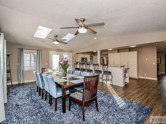 5th image of 2682 Glenwood Dr
