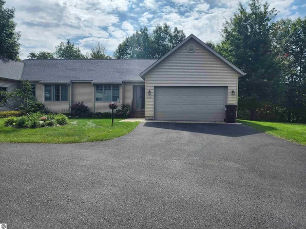 667 Pine Pointe Trl #11, Boyne City, MI 49712