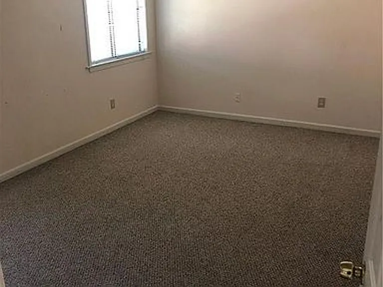 1525 Westminster Dr — Photo 9