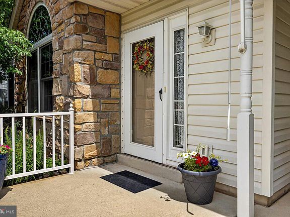 4th image of 189 Lions Gate Cir