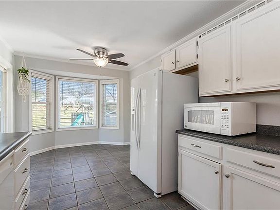 4th image of 18404 E 5th Ct N