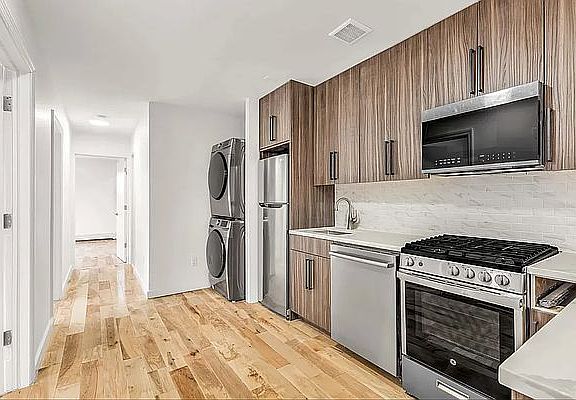 5th image of 341 Tompkins Ave #2
