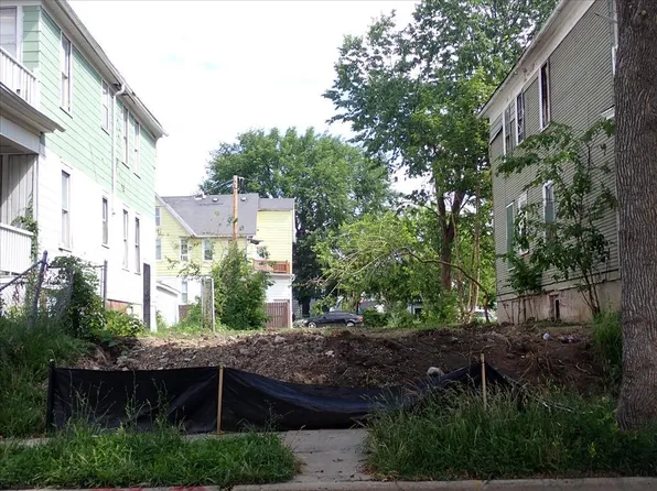 2324 W CLARKE STREET, Milwaukee, WI 53206
