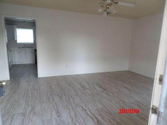 2nd image of 801 W Clare St