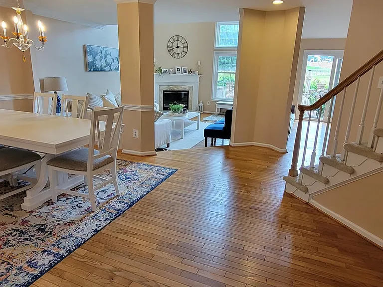 10952 Bloomingdale Dr — Photo 2