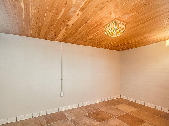 3rd image of 4833 N Sunrise Ave