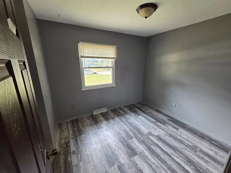 2401 Eastlawn St — Photo 11