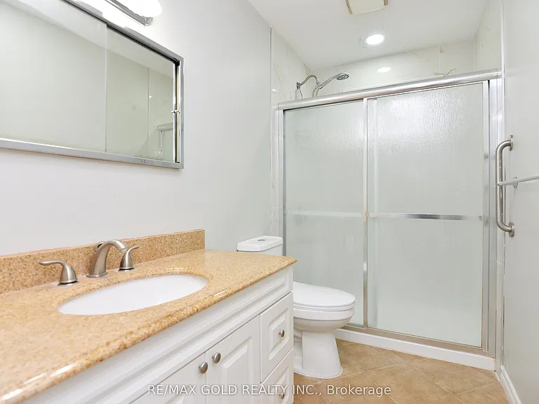 70 Greystone Cres — Photo 16