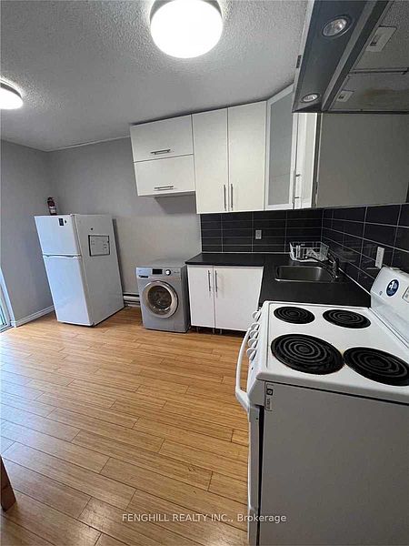 Toronto House for rent - 4 Bedrooms — photo 2
