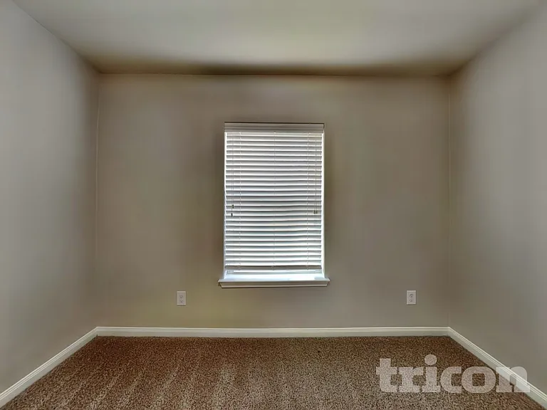 22719 Klingamans Way — Photo 12