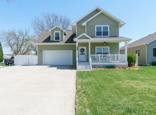 630 Lakeshore Dr, North Sioux City, SD 57049