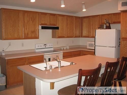 3rd image of 1080 W Canary Way