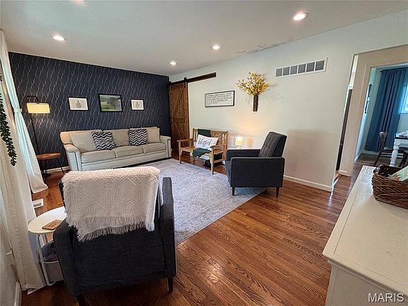 5th image of 455 Humes Ln
