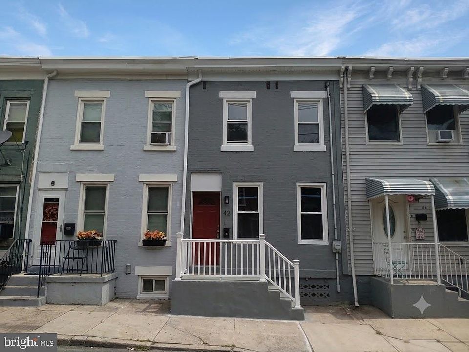 1st image of 42 Oak St