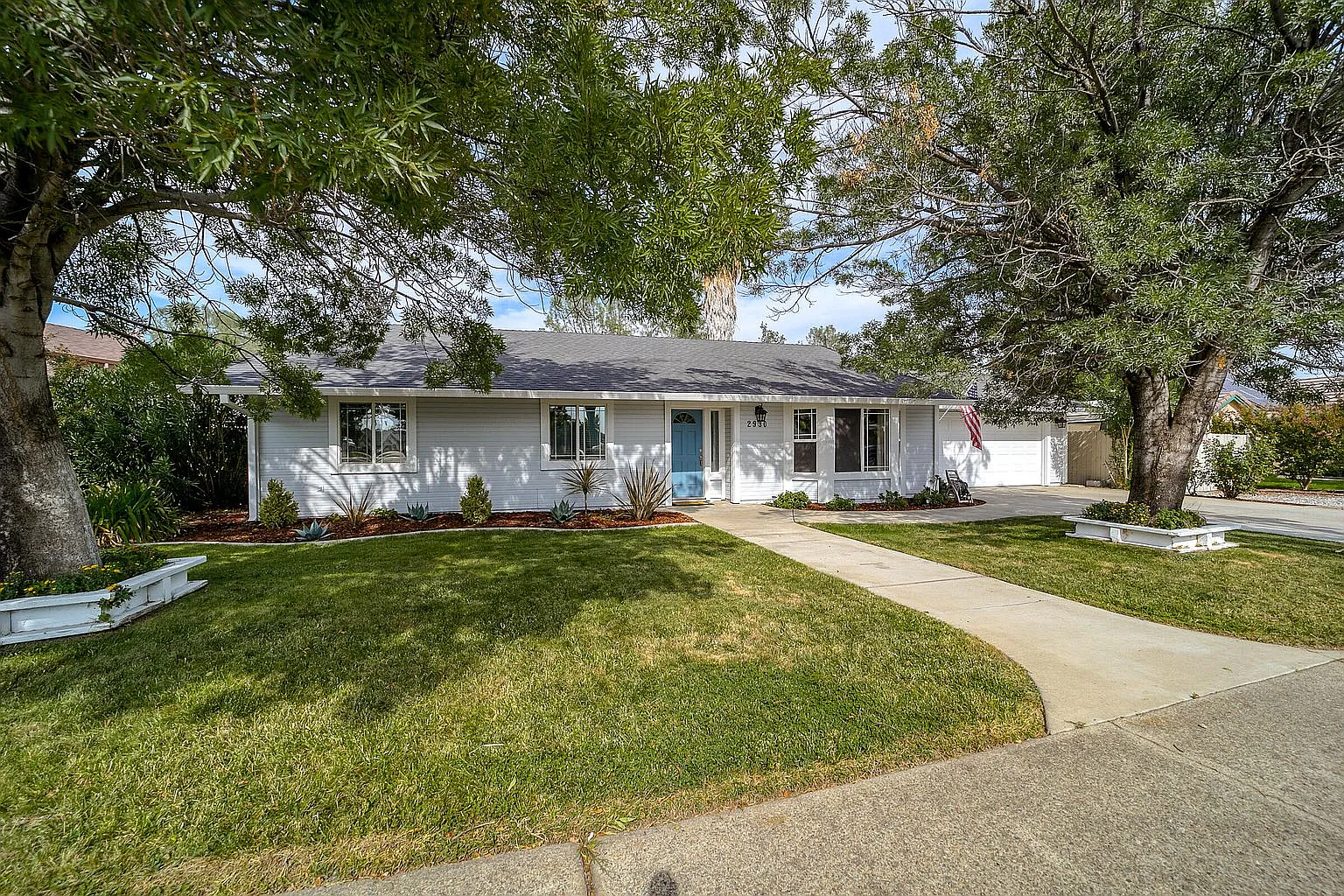 2930 Panorama Dr — Photo 1