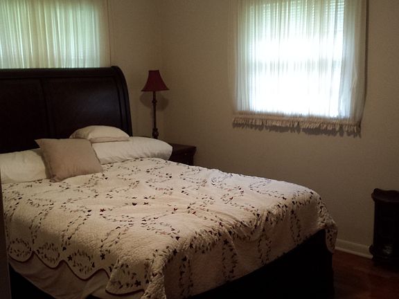 4th image of 468 Brown St