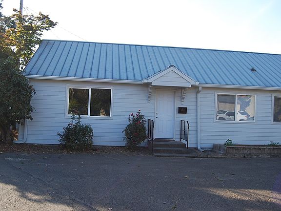 2nd image of 1043 SW Baker St #1043