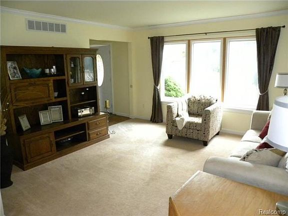5th image of 7260 Kingsbridge Ct