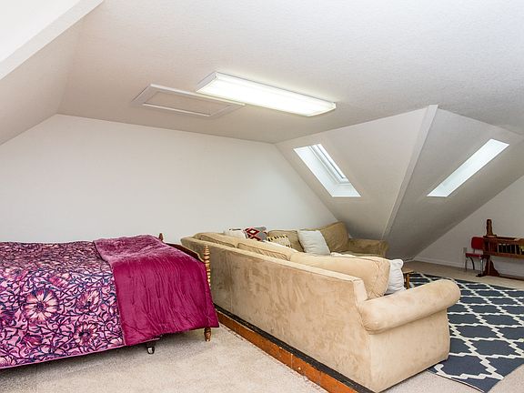 3rd image of 45 Hampden Dr