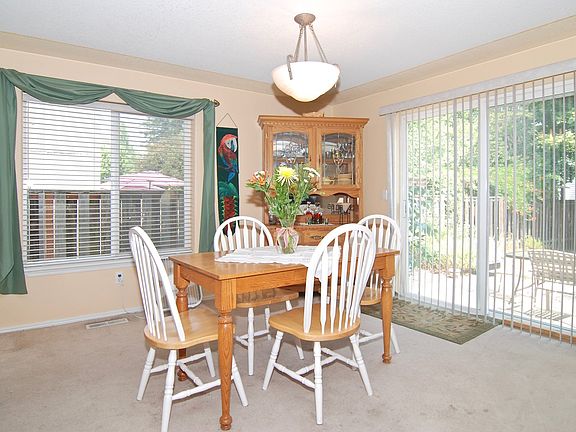 4th image of 860 SE 62nd Ave