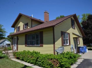 114 W 2nd St, Elk Rapids, MI 49629