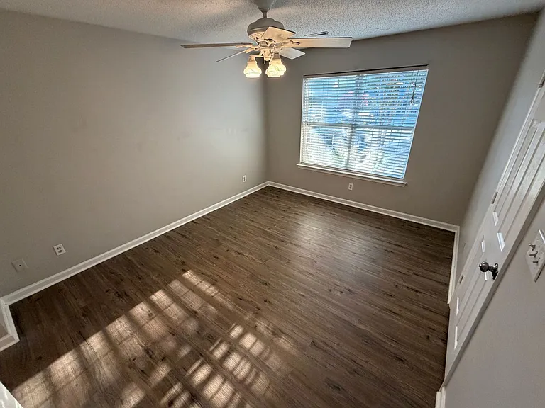1047 Oak Blossom Way — Photo 15