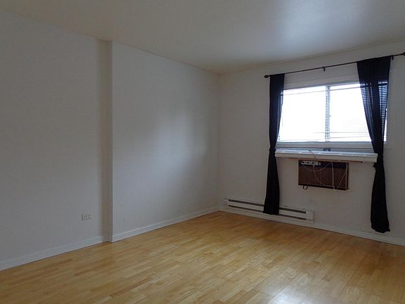 3rd image of 520 E Spruce Dr APT 1A