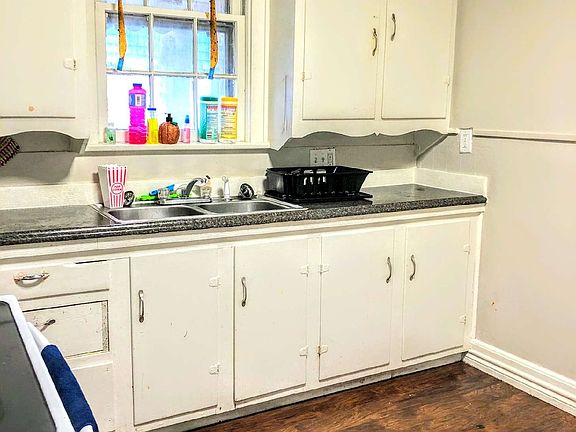 5th image of 1008 W Crawford St