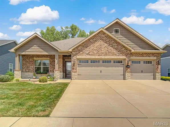 1869 Cloverdale Dr, Edwardsville, IL 62025