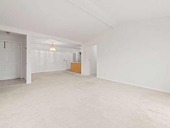 5th image of 18449 Greenmeadow Dr