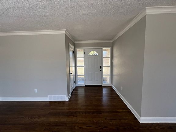 2nd image of 483 Jeanne Dr
