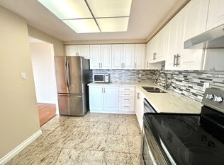 135 Hillcrest Ave #1507, Mississauga, ON L5B 4B1