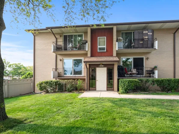 4739 W 105th St APT 101, Oak Lawn, IL 60453