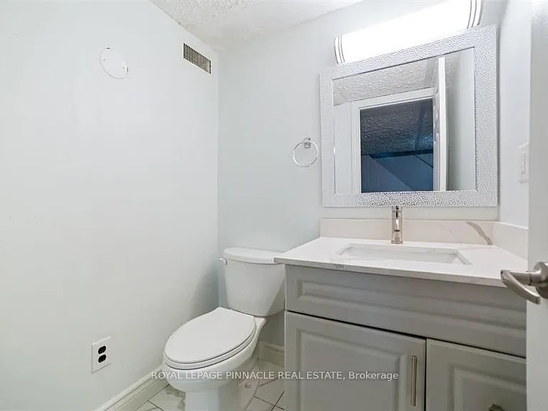 733 Parkview Cres — Photo 11