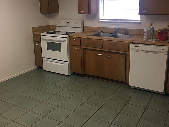 3rd image of 1211 Linville Ln