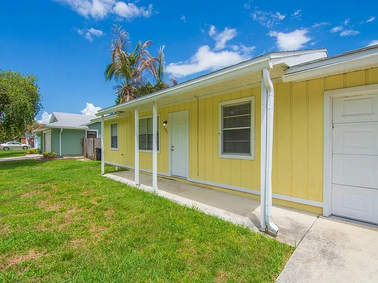 205 SW Voltair Ter — Photo 35