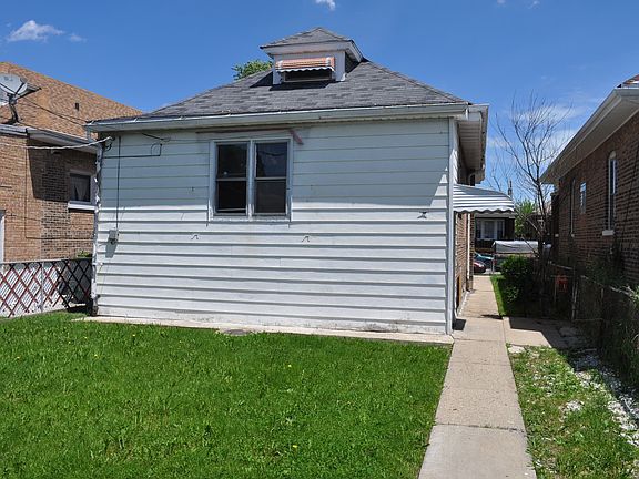 2nd image of 5832 S Rockwell St