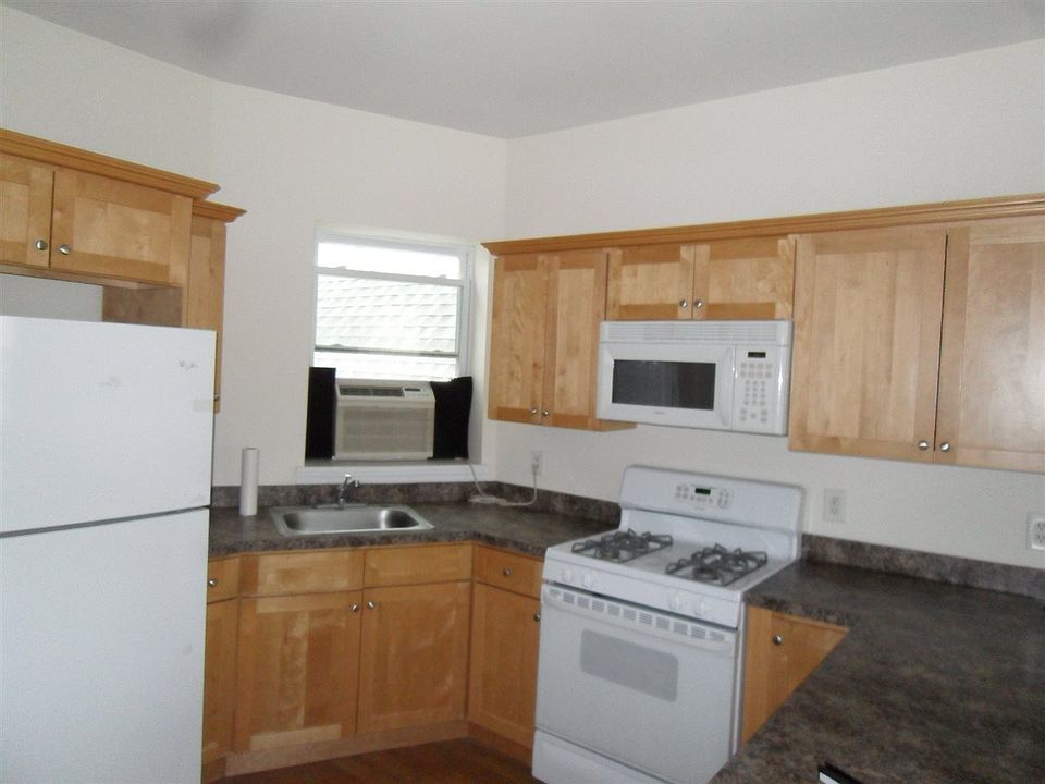 2nd image of 198 Avenue C APT 7