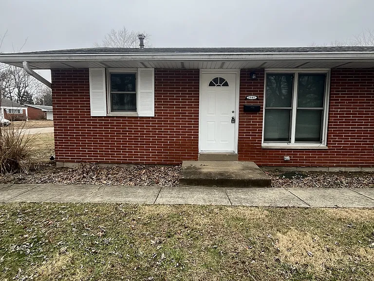 2541 Angela Dr — Photo 2