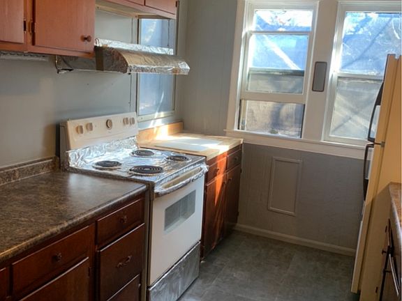2nd image of 311 32nd Ave S