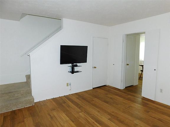 3rd image of 2824 Patricia Ln