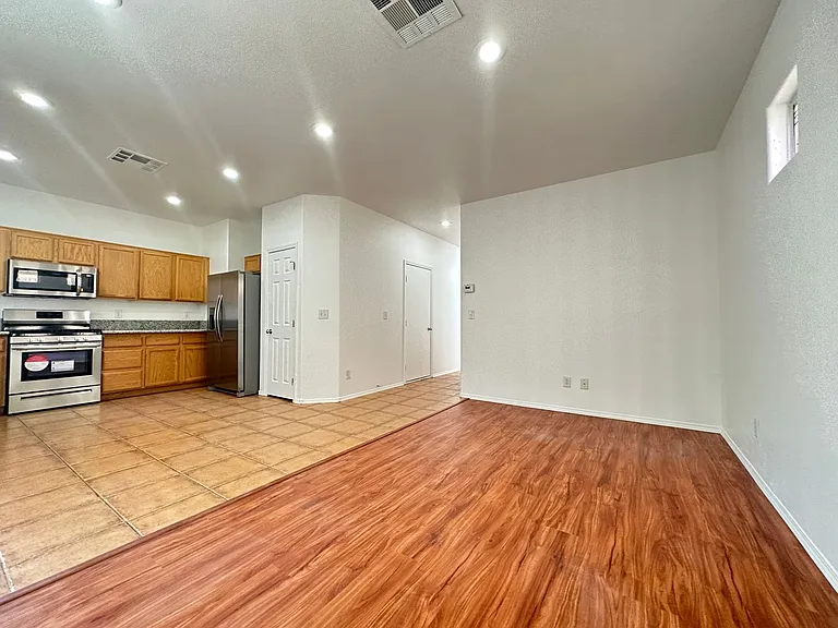 10541 Kivas Ct — Photo 4