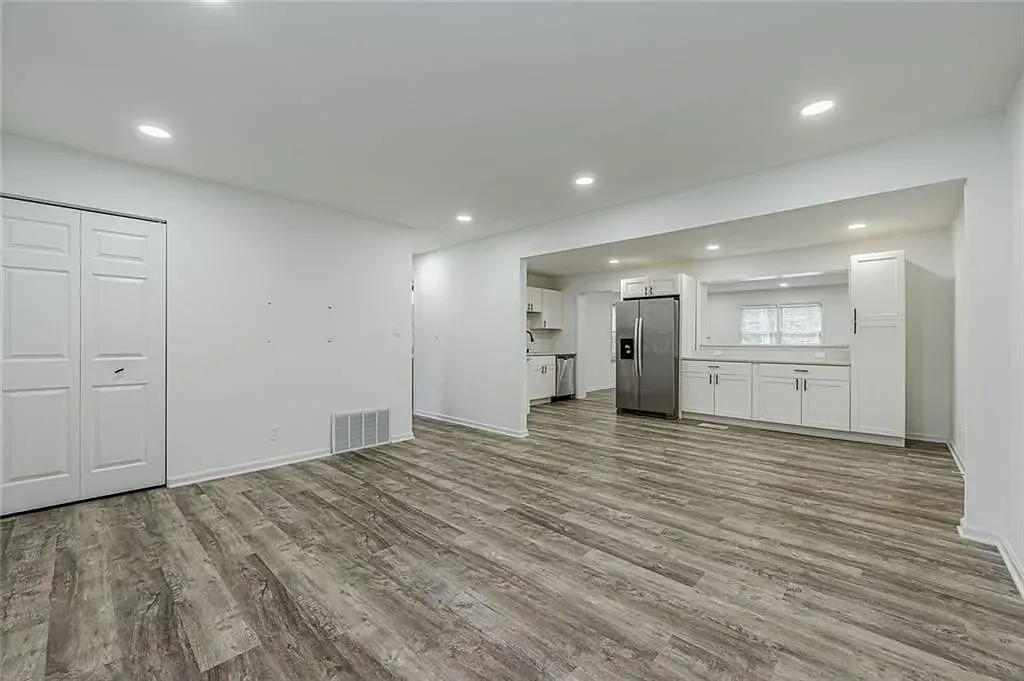 3 bed, 1500 sqft, $2,490 — Photo 3