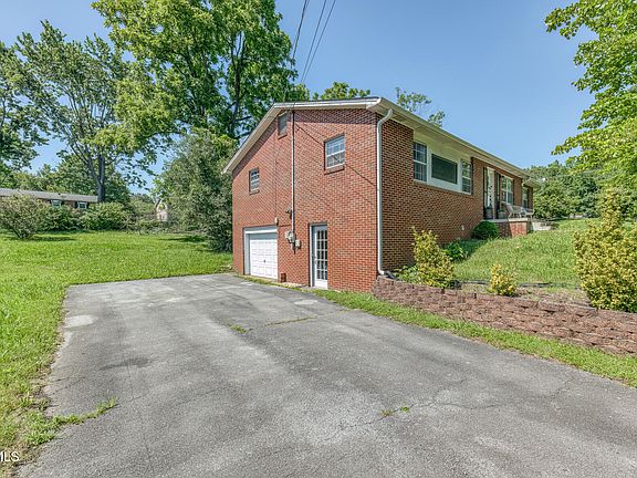 4th image of 300 Peach Blossom Ct