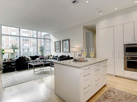 GOURMET KITCHEN